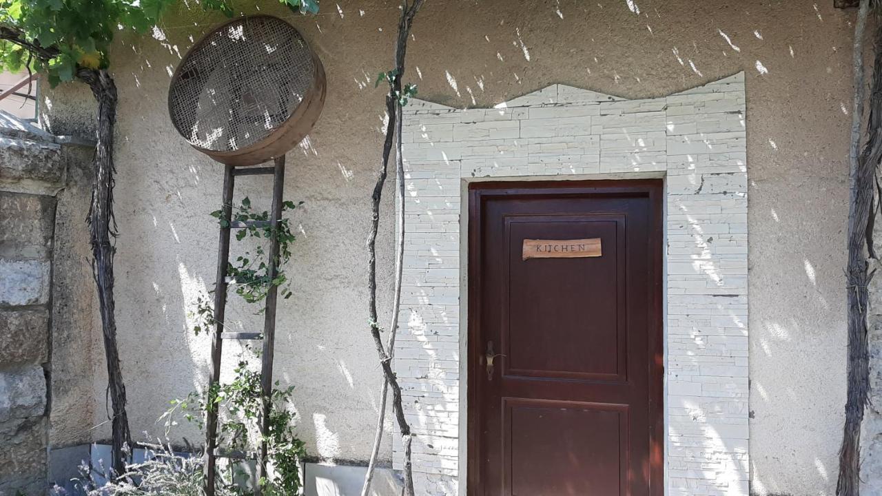 Residence Muzica Bed And Breakfast Komen 外观 照片