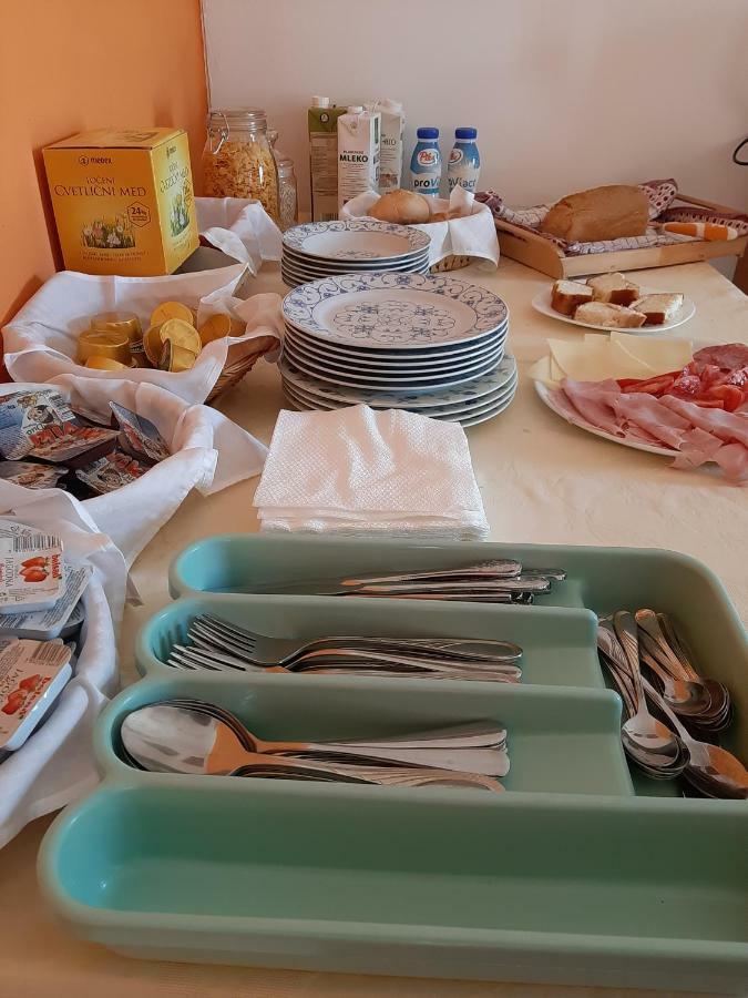 Residence Muzica Bed And Breakfast Komen 外观 照片